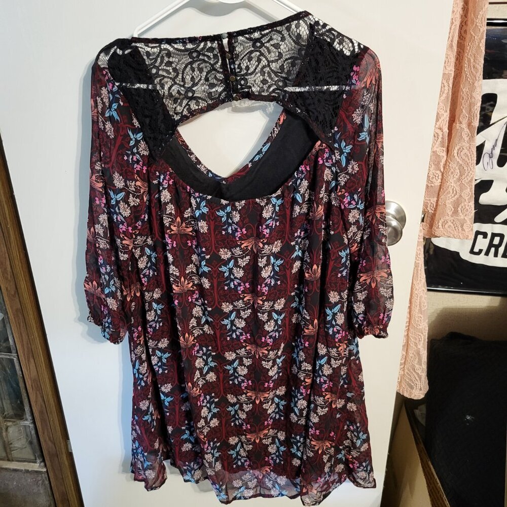 WOMANS TEMPTED FLORAL MINI DRESS CUT OUT BACK SZ M - Picture 2 of 5